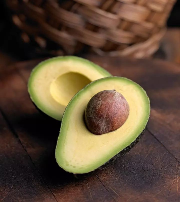 avokado-meyvesi-taze-dilimlenmis Göbek Yağını Azaltan 5 Meyve, Faydaları ve Tüketim Önerileri avokado-meyvesi-taze-dilimlenmis Göbek Yağını Azaltan 5 Meyve, Faydaları ve Tüketim Önerileri