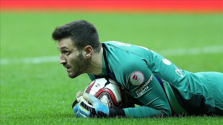 okan-kocuk-kaleci-top-tutma Okan Kocuk’un Samsunspor’la Sözleşmesi 2028’e Kadar Uzatıldı