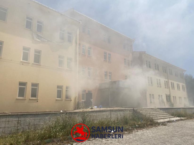samsun-eski-hastane-yangin-bina-dis-gorunum Samsun Eski Hastanede Yangın: Arşiv Belgeleri Zarar Gördü samsun-eski-hastane-yangin-bina-dis-gorunum Samsun Eski Hastanede Yangın: Arşiv Belgeleri Zarar Gördü