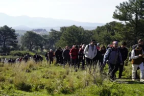 gencler-bahari-efes-mimas-yolu-nda-dogayla-karsiladi-1772524031-715_large