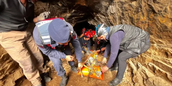 İzmir Selçuk’ta mağarada 9 saatlik kurtarma seferberliği