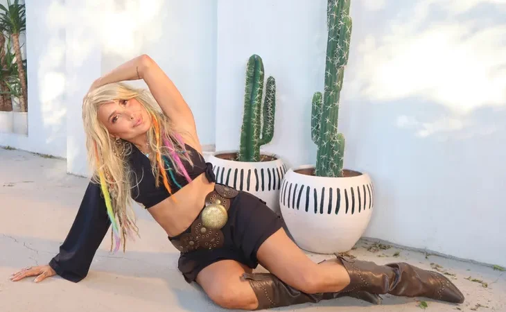 yonca-evcimik-in-90-lar-ekspresi-yolculuga-cikiyor-1772776380-509_large