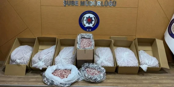 izmirde-356-bin-uyusturucu-hap-ele-gecirildi